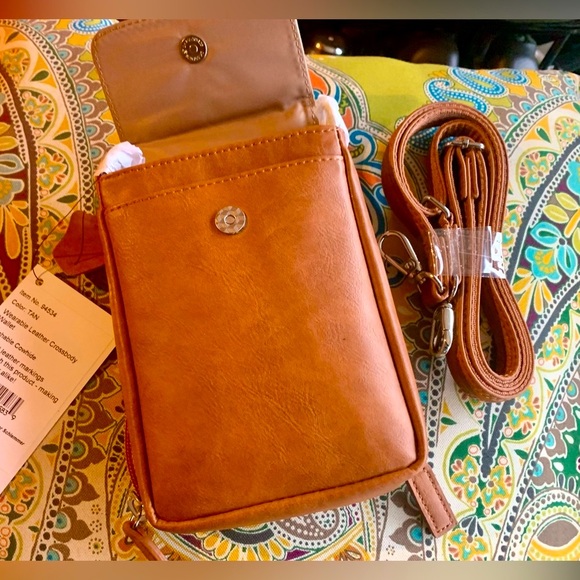 🔥NWT Genuine Leather Crossbody Wallet/Purse 👜 - Picture 1 of 14